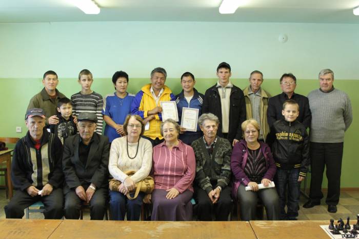 Участники шахматного турнира памяти Богдановой в Усть-Каменогорске
