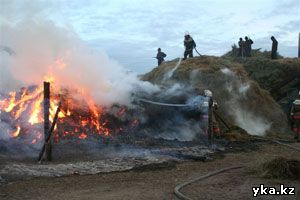 В Восточном Казахстане горит сено