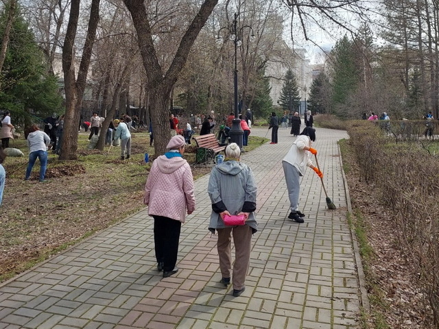 В парках Усть-Каменогорска стало еще красивее