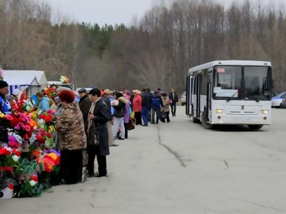 В Усть-Каменогорске пустят автобусы до кладбищ