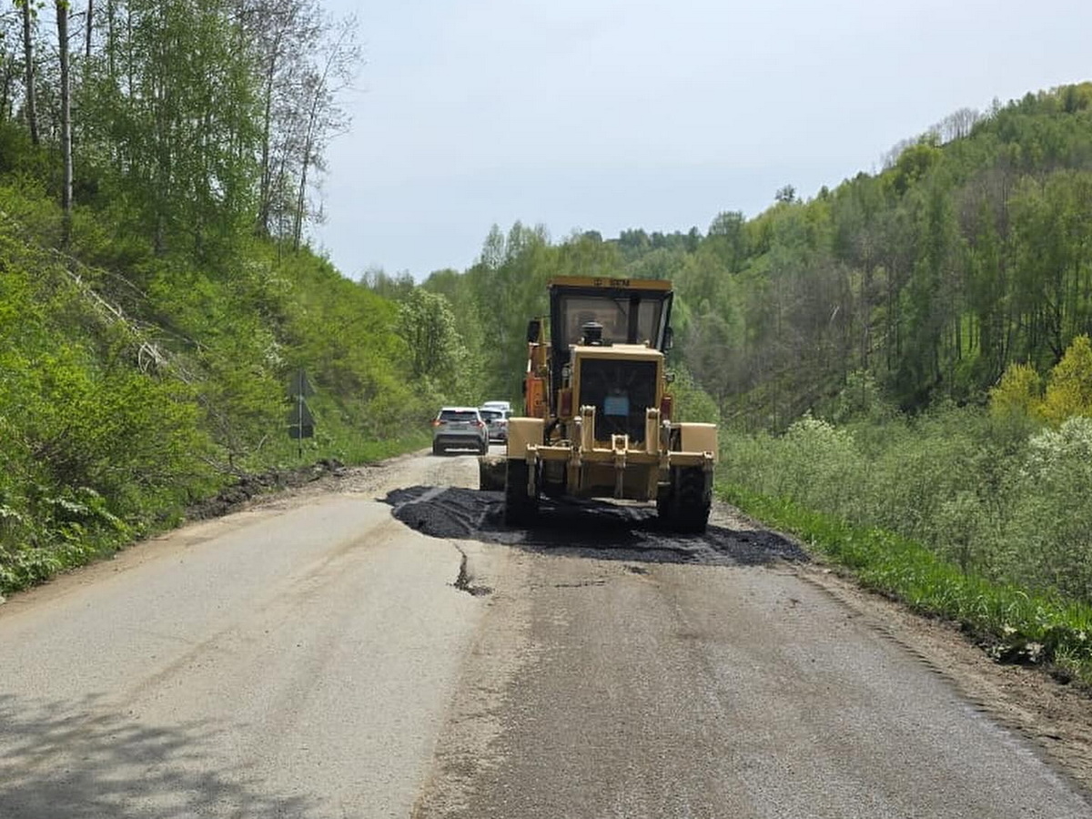 В ВКО дорогу на Осиновском перевале разбили большегрузы — дорожники