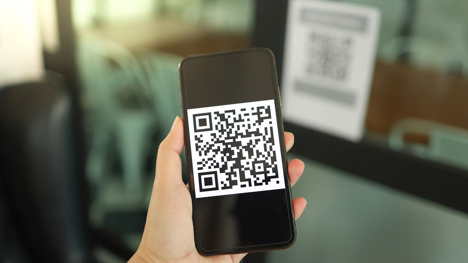 Имеет ли право магазин требовать оплату только QR-кодом: ответ Нацбанка