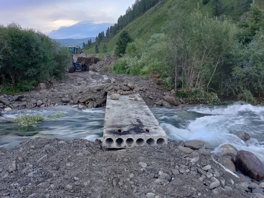 В ВКО на Староавстрийской дороге оборудовали временную переправу