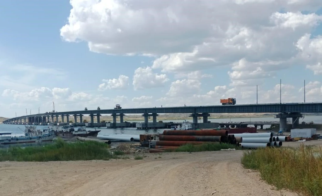 Последний пролет моста через Бухтарминское водохранилище смонтировали в ВКО