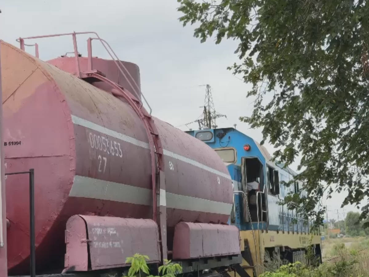 В Усть-Каменогорске для тушения пожара задействовали поезд