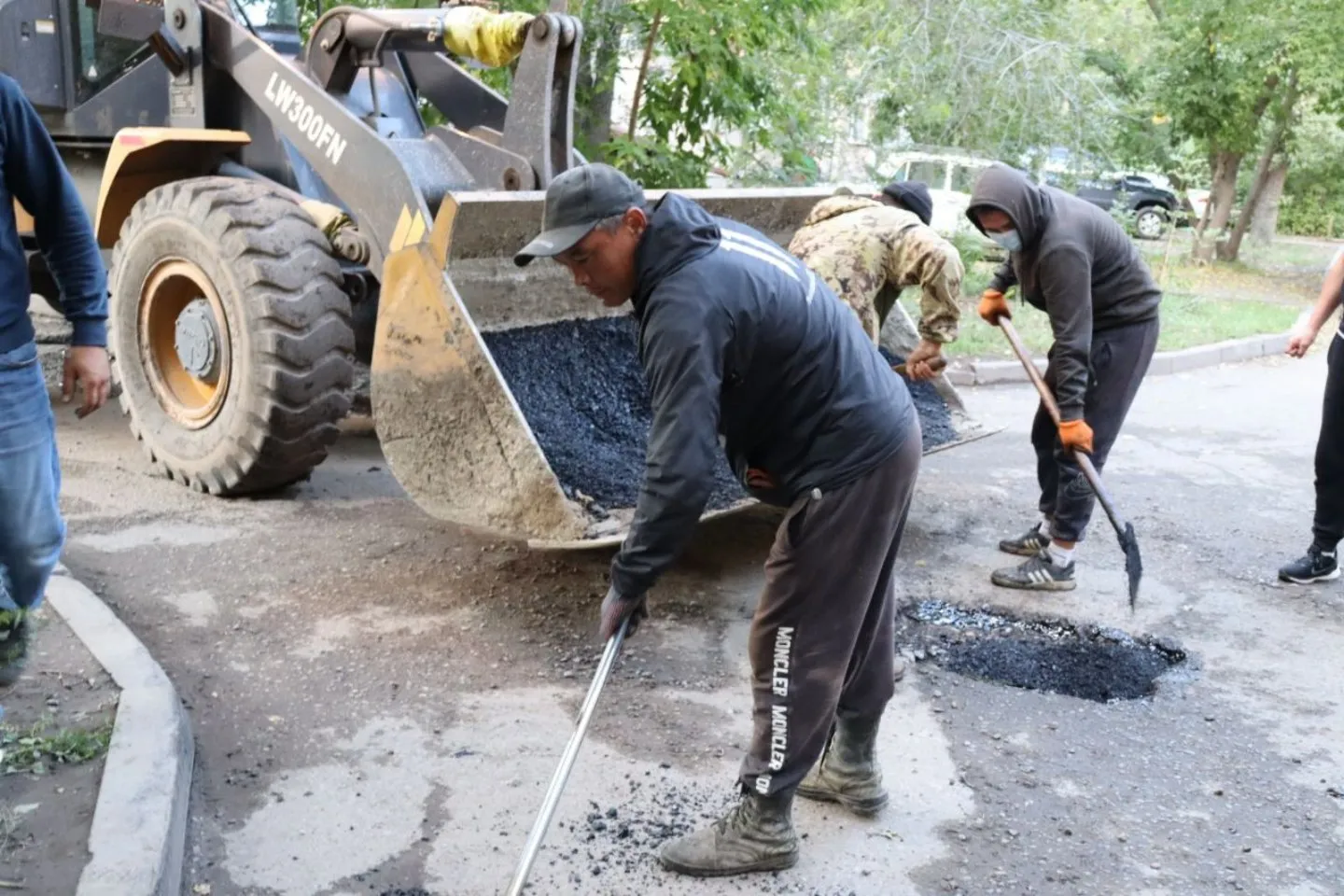 Жителей Усть-Каменогорска просят проголосовать за ремонт самых 