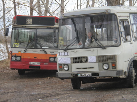 В Усть-Каменогорске прекращают работу дачные автобусы