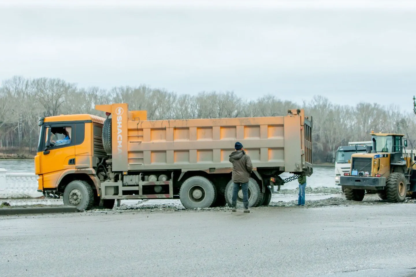 В ВКО в этом году применили новую, более дешевую технологию строительства дорог