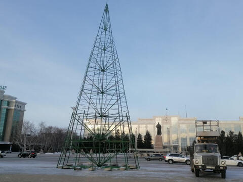 В Усть-Каменогорске готовятся к Новому году