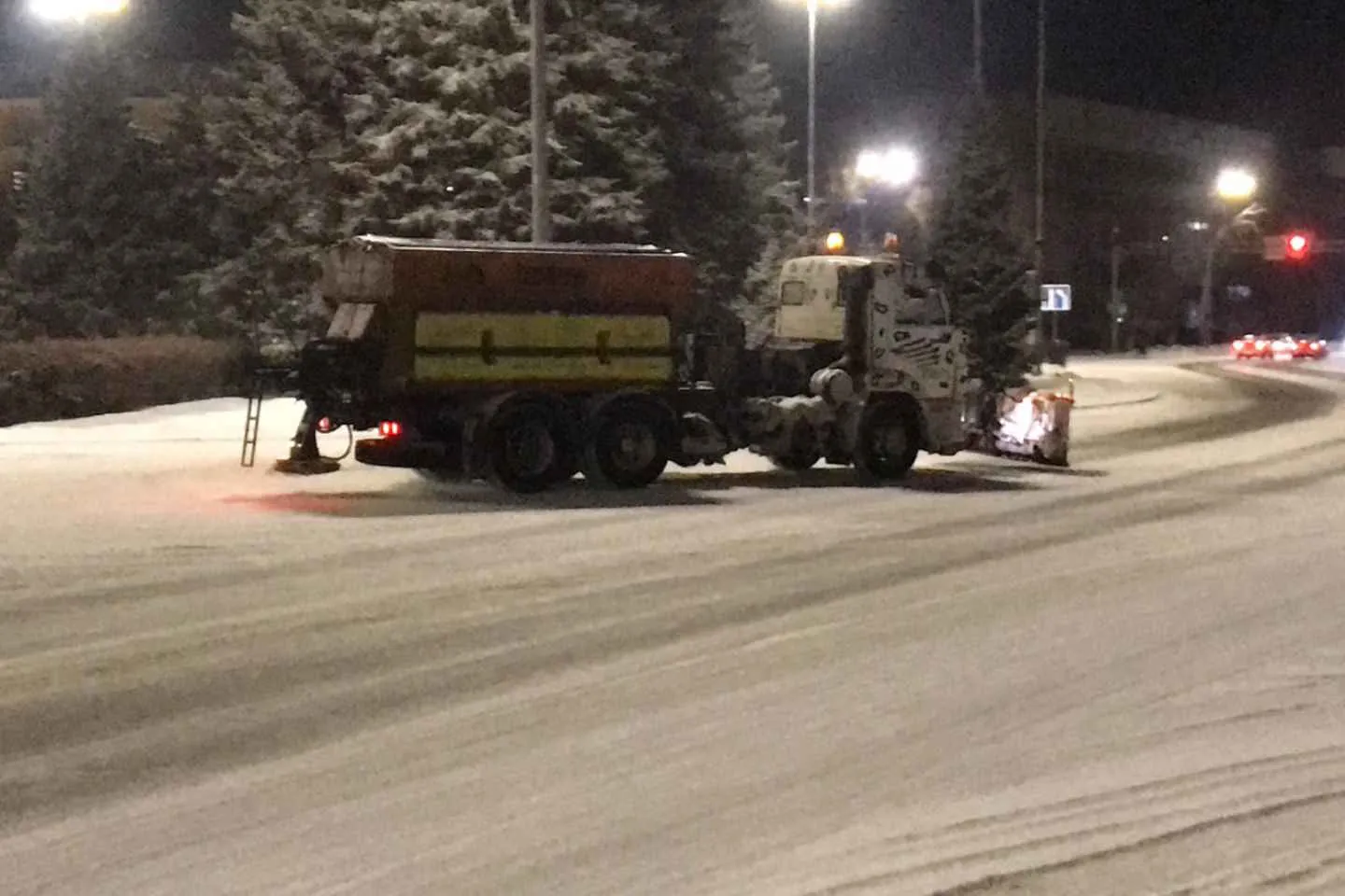 В Усть-Каменогорске активно ведут подсыпку улиц и тротуаров