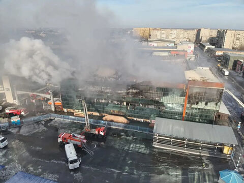 В Семее владельцам бутиков, расположенных в сгоревшем торговом доме, понадобилась помощь психологов