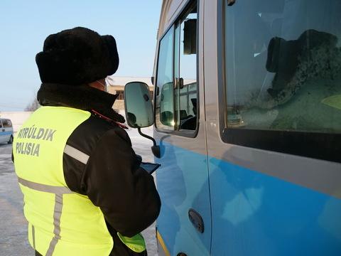 В ВКО начали борьбу с нелегальными пассажирскими перевозками