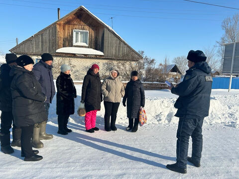 Встречи во дворе: полицейские налаживают «тесные и доверительные» отношения с населением