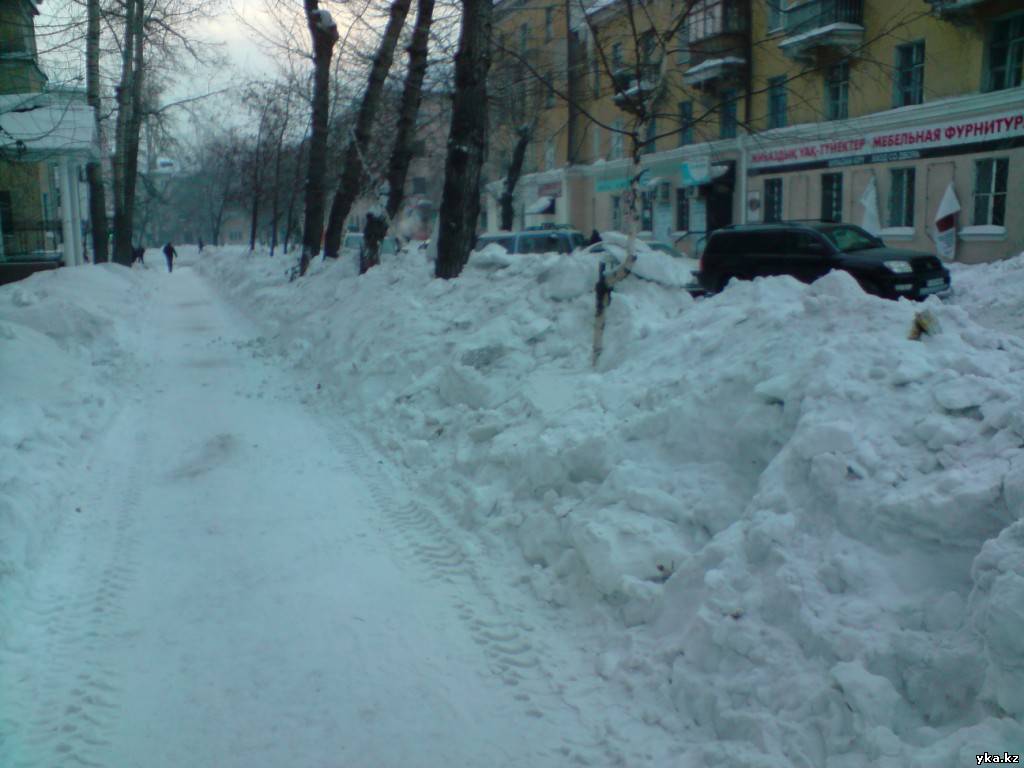 Погода в усть каменогорске на 10. Усть Каменогорск сугробы. Зима в Усть-Каменогорске. Снежная зима в Усть-убе. Улица зима Усть-Каменогорск.