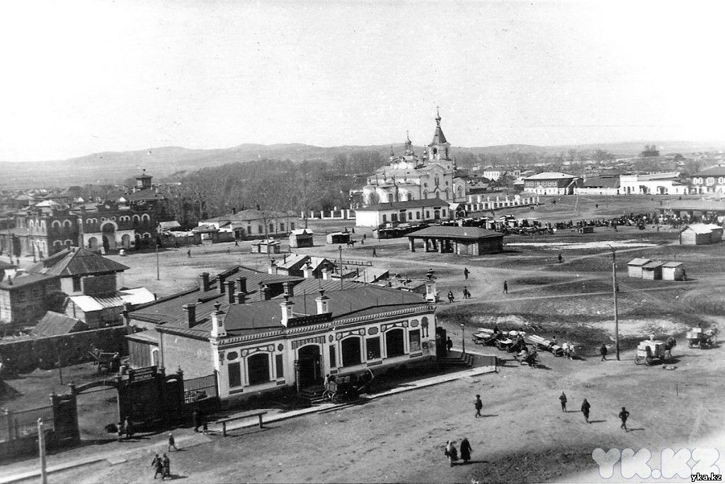 Бывший магазин стеклянной и фаянсовой посуды купца Кожевникова И.Н., 1914 г. В настоящее время выставочный  корпус ВКО архитектурно-этнограф